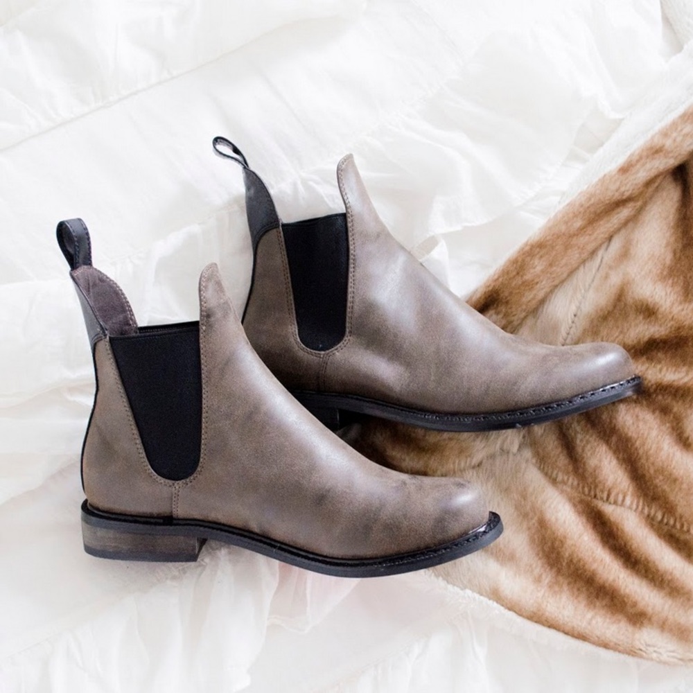 Guilty Soles Lorraine boots Size 8